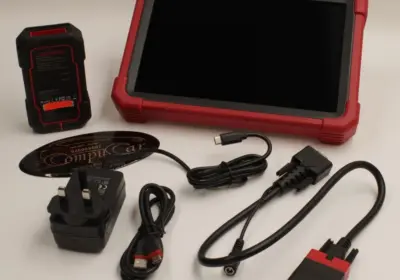 Launch X431 PRO3 SE scanner tablet with VCI and charging cables.
