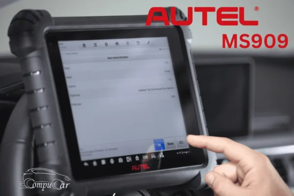 Autel MaxiSYS MS909 S2 Car Diagnostic Scanner 5 A technician using the Autel MaxiSYS MS909 to diagnose a car systems