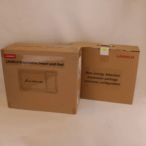 لانش برو 3 لينك للسيارات العادية والكهربائية 1 ملحقات وكابلات لانش برو 3 لينك EV لتشخيص الأعطال، تُظهر مجموعة واسعة من الموصلات للسيارات التقليدية والكهربائية.