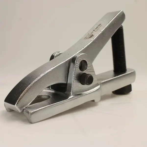 Ball joint separator fork jaw and adjustable screw