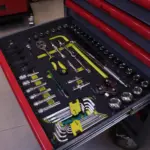 لوحة بِتّات ولقم إضافية ضمن عدة صيانة سيارات JW-11